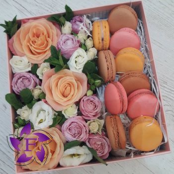 Flowers and Macarons in the box   Flowers with Macarons to order