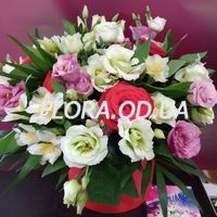Beautiful bouquet in a hat box - Photo 1 Beautiful bouquet in a hat box - Photo 1