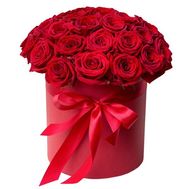 31 roses in a hat box