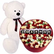 Великий ведмедик і квіти в коробці