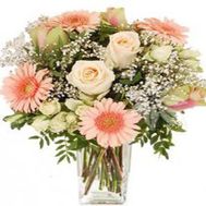 Букет из гербер, роз и альстромерий