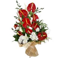 Букет із хризантем і антуріума