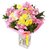 Букет из орхидей и хризантем