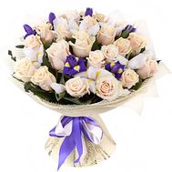 Букет из роз и ирисов