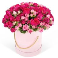 A bouquet of roses in a hat box