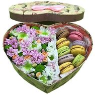 Flowers with Macarons in a box heart
