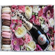Flowers, champagne and Macarons in a box