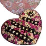 Цветы в коробке на день Татьяны