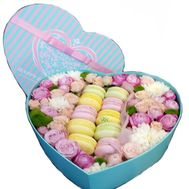 Composition Macarons with flowers