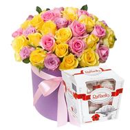 Composition in a round box