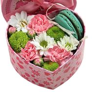 Коробочка макарун с цветами