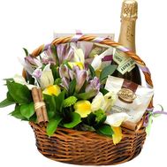 Кошик з квітами і шампанським