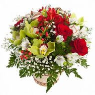 Корзинка с розами и орхидеями