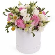 Beautiful bouquet in a hat box