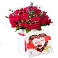 roses spray in a round box