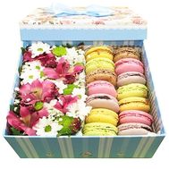 Macarons and flowers set