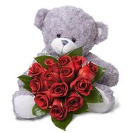 Медведь с розами