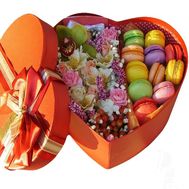 Set of flowers and Macarons