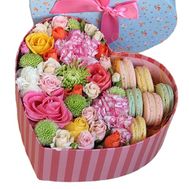 Original gift with Macarons