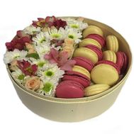 Gift box of Macarons and flowers
