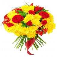 Bright bouquet of chrysanthemums and roses