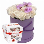 25 троянд в шляпній коробці