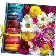 Flowers and macaroons