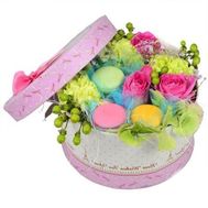 Цветы и сладости в коробке