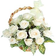 Корзина из 17 роз