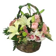 Корзина из роз и орхидей