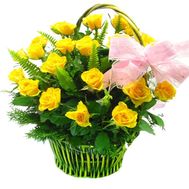 Корзина из желтых роз
