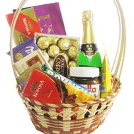 Корзина сладостей в подарок