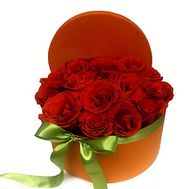 Red roses in a hat box