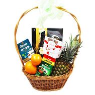 Подарункова корзина з продуктами