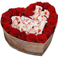 Серце з троянд і Raffaello в коробці