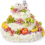 Cake of flowers and fruits