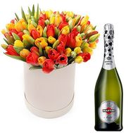 Тюльпани в коробці з шампанським