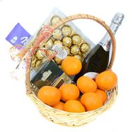 Фрукты и сладости в корзине