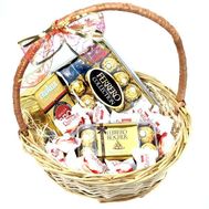 Корзина с кофе Lavazza и конфетами