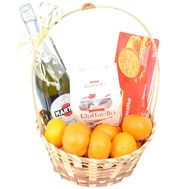 Корзина с шампанским и Raffaello