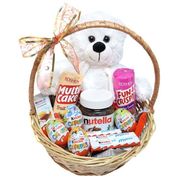 Корзина со сладостями и Мишкой