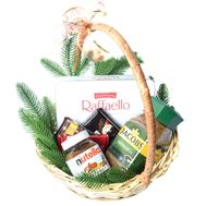 Новогодняя корзина с кофе и сладостями