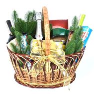 Новогодняя корзина сладостей с вином и шампанским