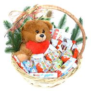 Новорічна подарункова корзина з Kinder і іграшкою