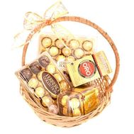 Подарочная корзина Ferrero Rocher и Lavazza