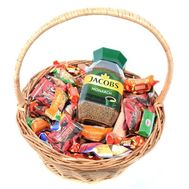 Подарочная корзина с кофе и конфетами