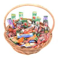 Подарунковий кошик солодощів і кави