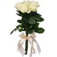 5 імпортних білих троянд