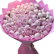 75 розовых пионов