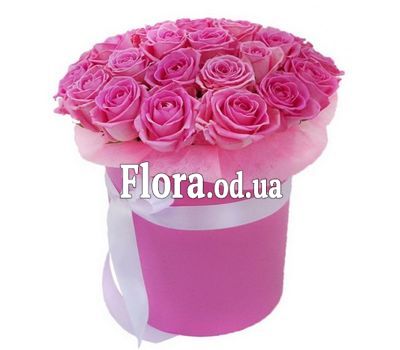 25 roses in a hat box